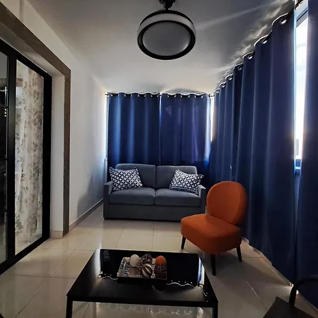 Linda Con Piscina Privada Villa